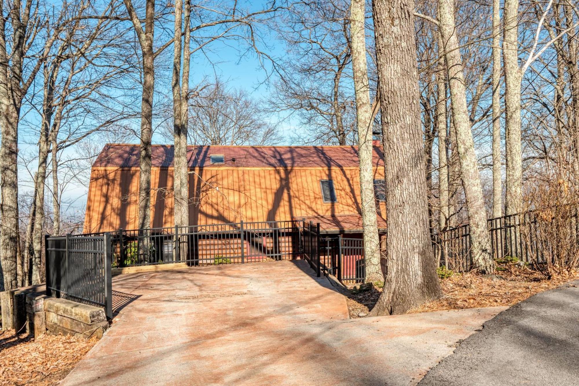 Pine Needle By Avantstay Log Cabin W Gorgeous Views Hot Tub Patio Pool Table แกตลิงเบิร์ก ภายนอก รูปภาพ