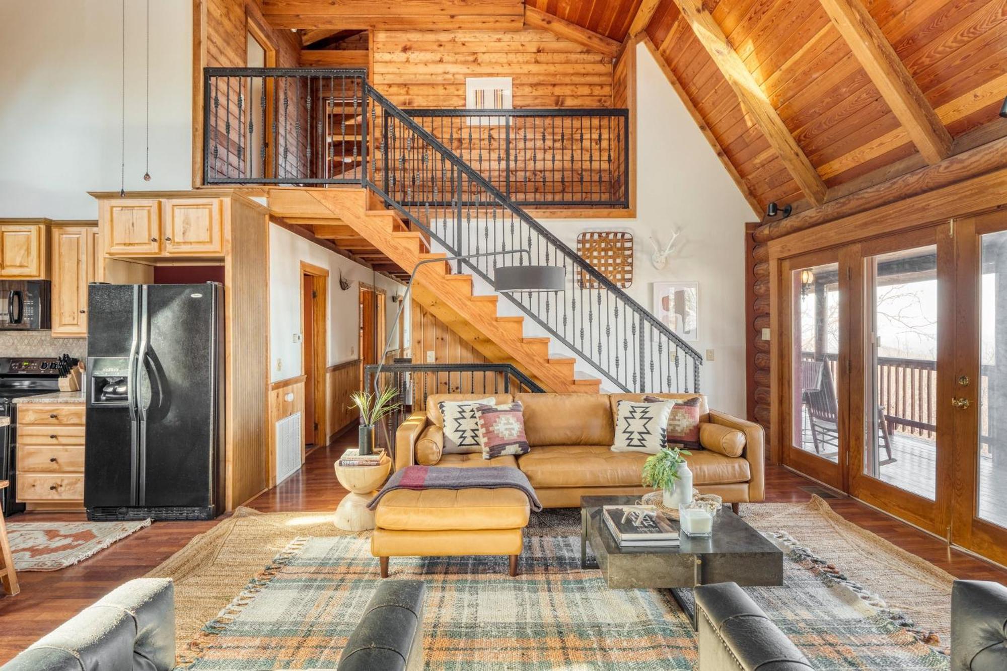 Pine Needle By Avantstay Log Cabin W Gorgeous Views Hot Tub Patio Pool Table แกตลิงเบิร์ก ภายนอก รูปภาพ