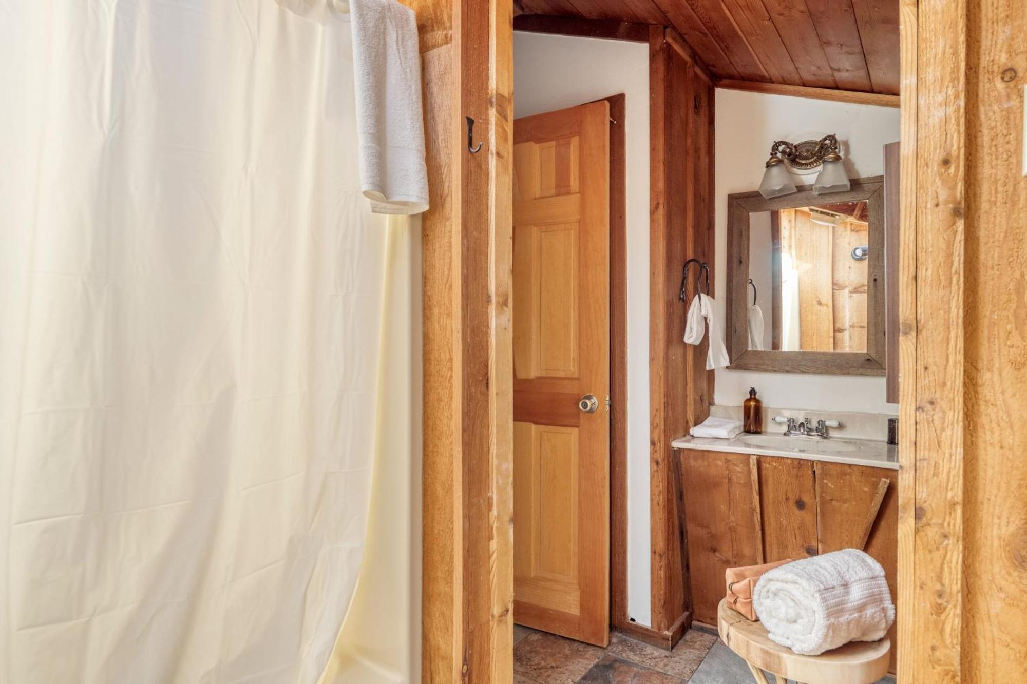 Pine Needle By Avantstay Log Cabin W Gorgeous Views Hot Tub Patio Pool Table แกตลิงเบิร์ก ภายนอก รูปภาพ