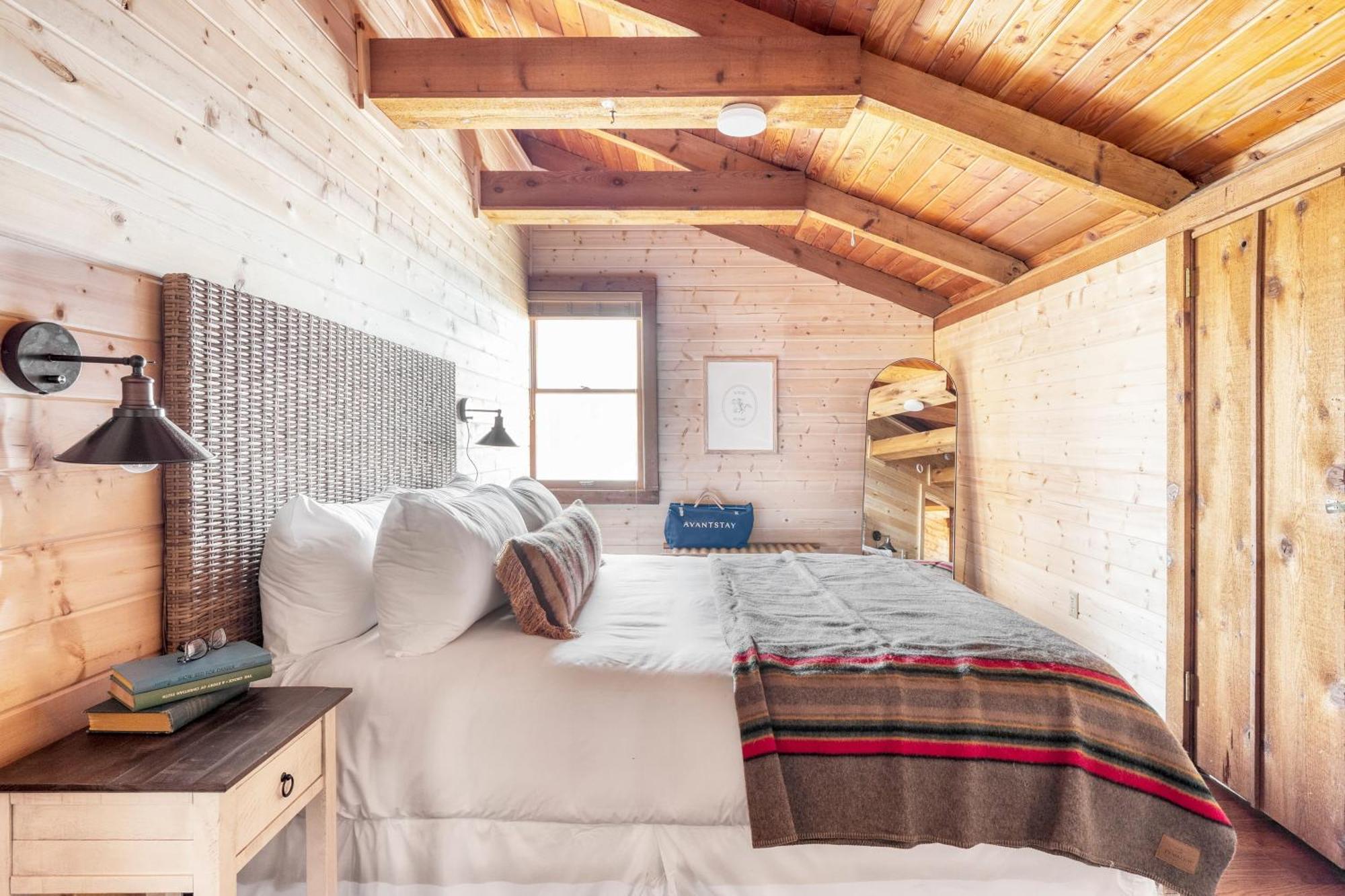 Pine Needle By Avantstay Log Cabin W Gorgeous Views Hot Tub Patio Pool Table แกตลิงเบิร์ก ภายนอก รูปภาพ