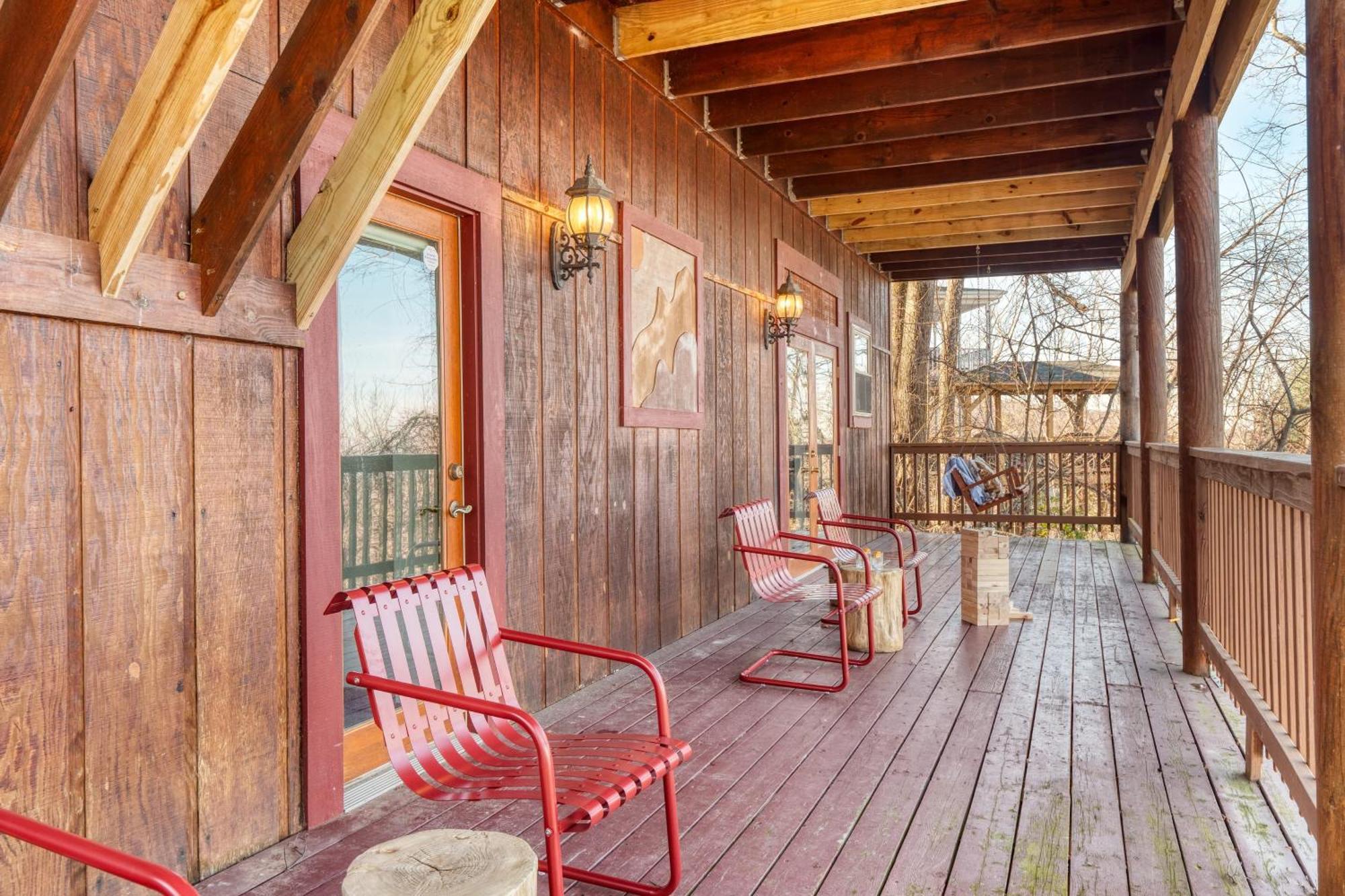 Pine Needle By Avantstay Log Cabin W Gorgeous Views Hot Tub Patio Pool Table แกตลิงเบิร์ก ภายนอก รูปภาพ