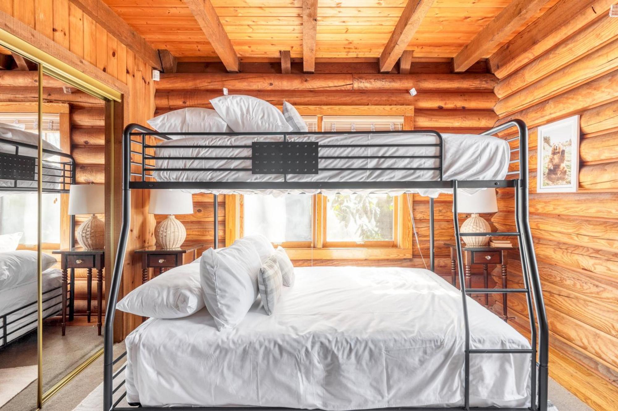 Pine Needle By Avantstay Log Cabin W Gorgeous Views Hot Tub Patio Pool Table แกตลิงเบิร์ก ภายนอก รูปภาพ