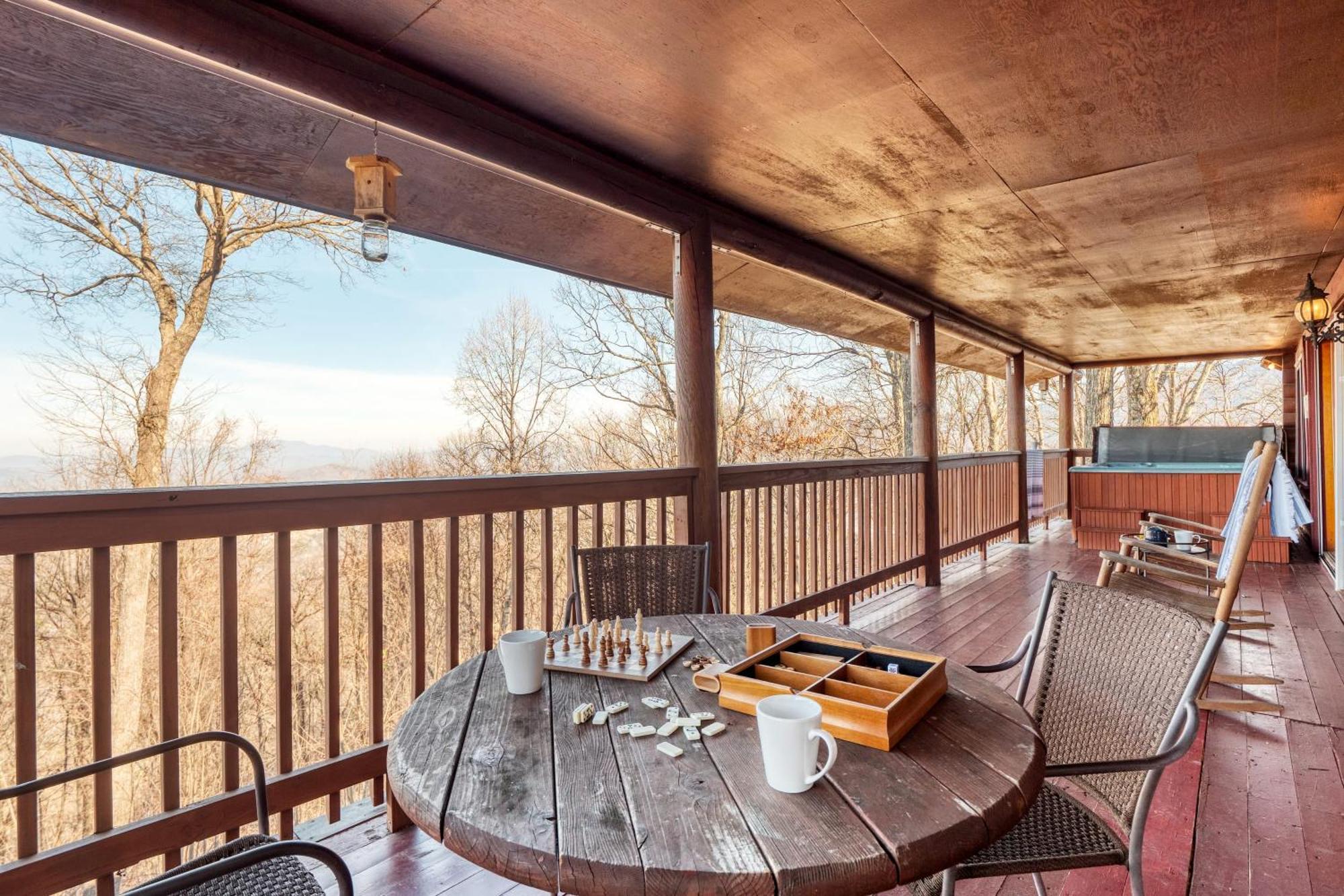 Pine Needle By Avantstay Log Cabin W Gorgeous Views Hot Tub Patio Pool Table แกตลิงเบิร์ก ภายนอก รูปภาพ