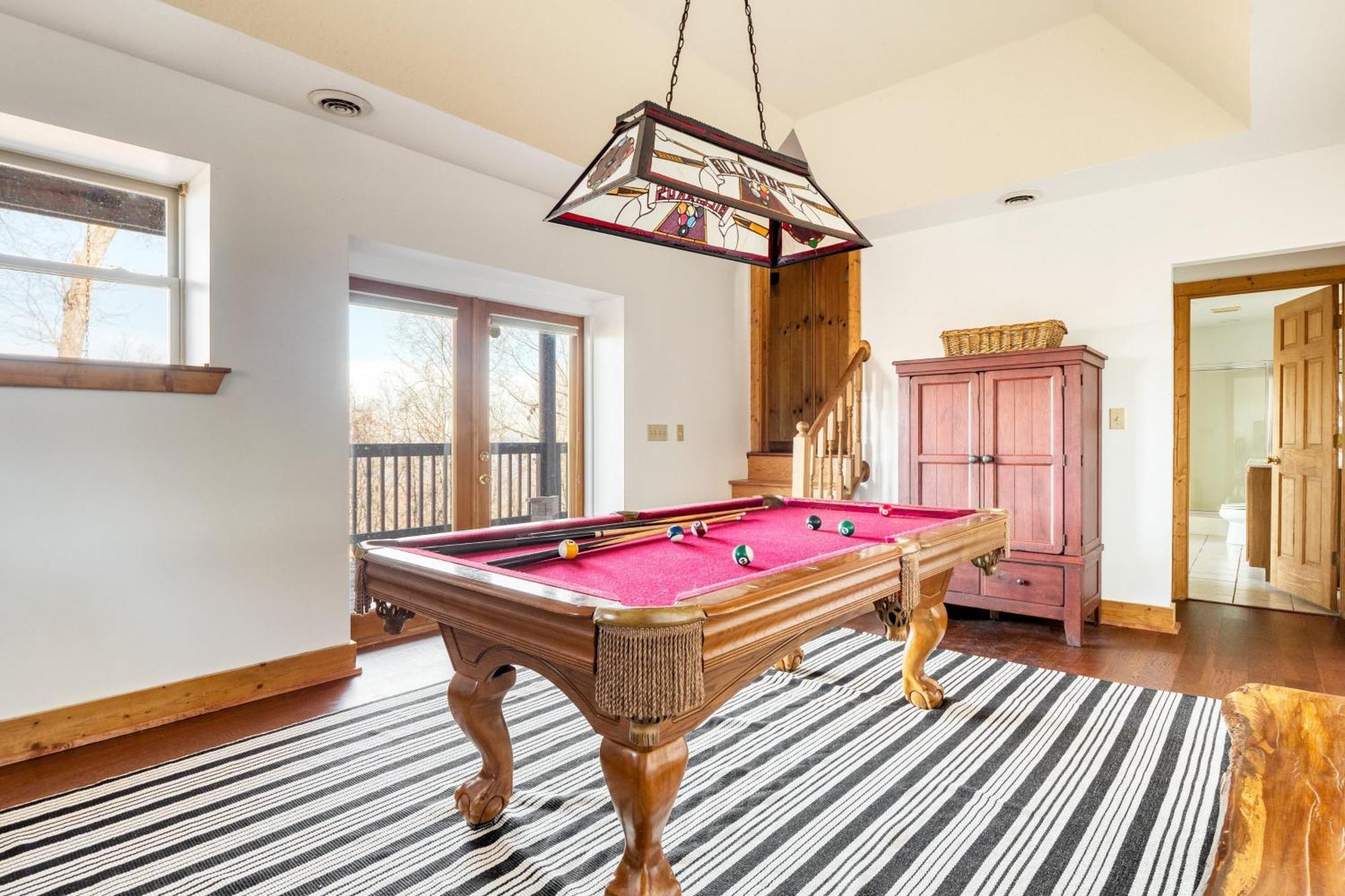 Pine Needle By Avantstay Log Cabin W Gorgeous Views Hot Tub Patio Pool Table แกตลิงเบิร์ก ภายนอก รูปภาพ