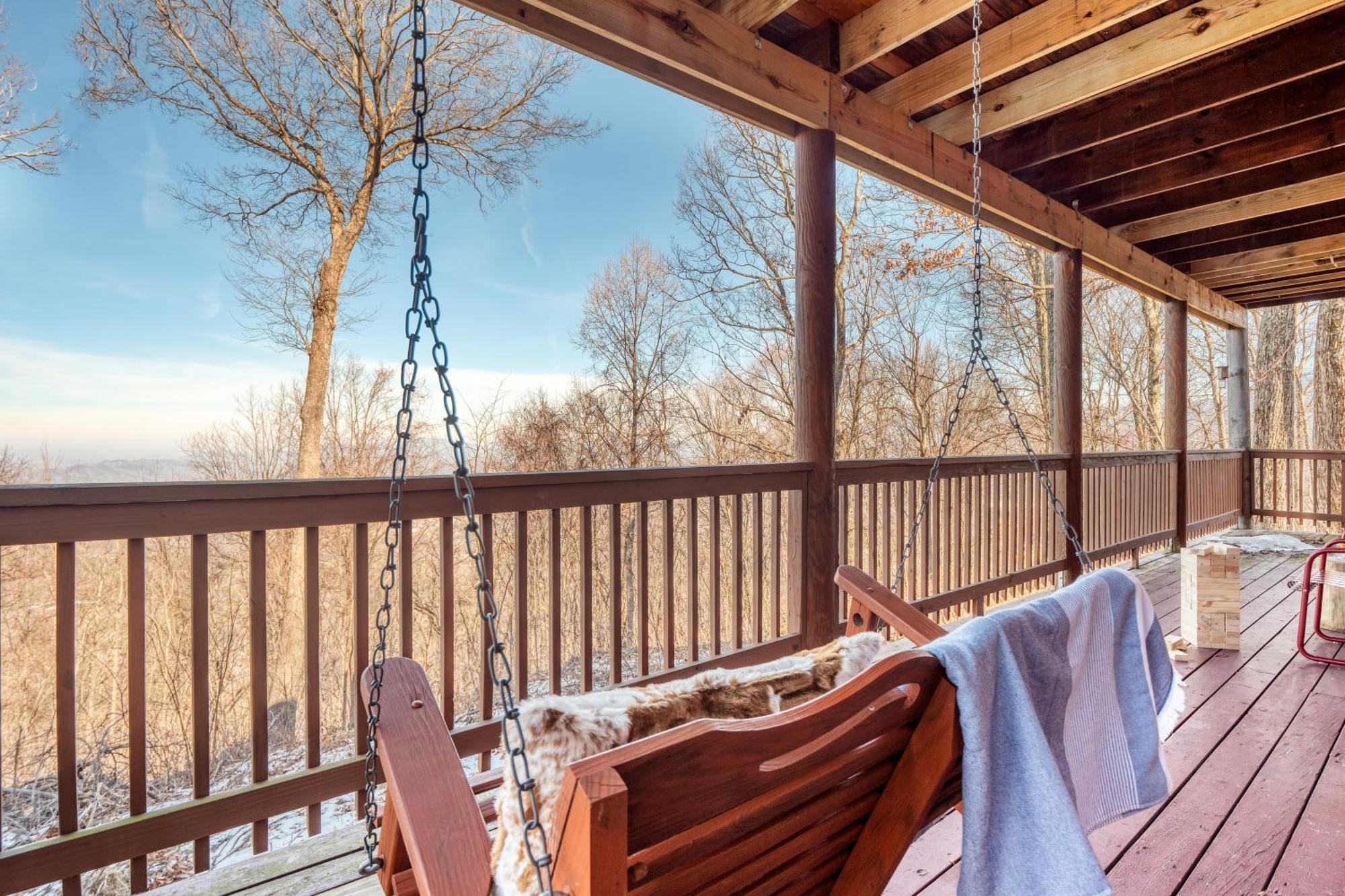 Pine Needle By Avantstay Log Cabin W Gorgeous Views Hot Tub Patio Pool Table แกตลิงเบิร์ก ภายนอก รูปภาพ